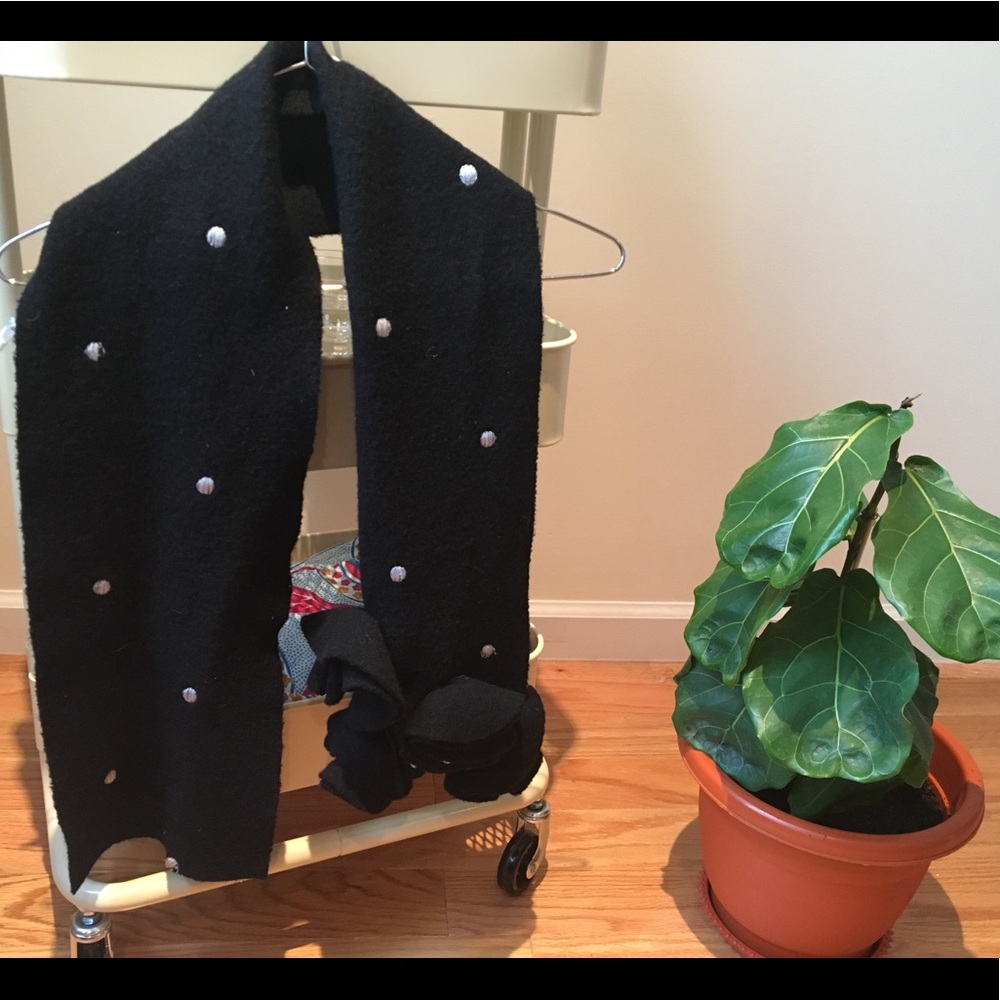Elegant & chic scarf, Manon Martin, France